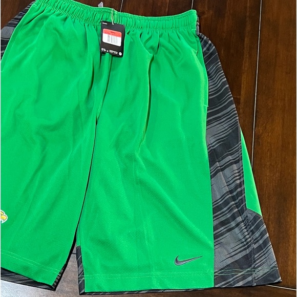 RARE 2013 NWT NIKE DRI-FIT SPEED FLY XL GREEN DELAWARE EAGLES FOOTBALL SHORTS L - Picture 2 of 12
